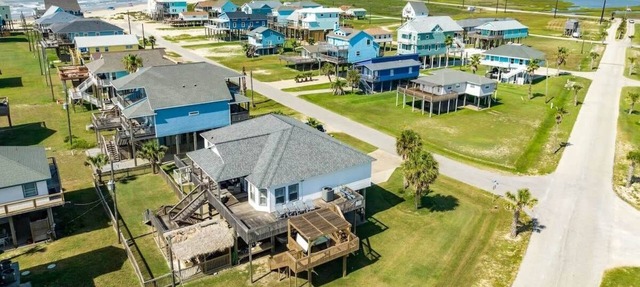 Captain's Quarters - Cabana, Hot Tub, Fire Pit, Fenced Yard!