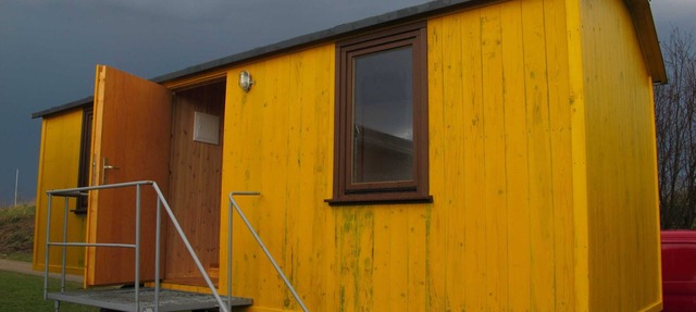 Caravan 2, left side - Caravan in the Wangelin garden with summer kitchen -