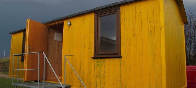 Caravan 2 right side, 1 room with 2 beds - Caravans in Wangeliner garden with summer kitchen - use