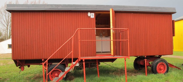 Caravan 5 rooms left - Caravan in the Wangelin garden with summer kitchen -