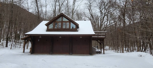 Carriage House Studio Apt- secluded, mountain views, babbling brook, countryside