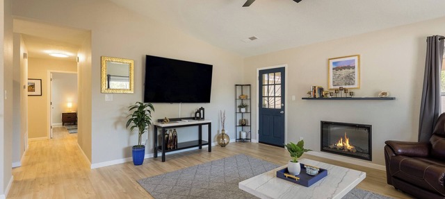 Casa De Los Globos/Luxury 2 Bedroom Home Walking Distance to Balloon Fiesta Park