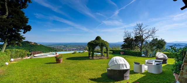 Casa Loretta Luxury Villa With Swimming Pool and Whirlpool
