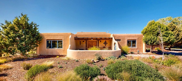 Casa Luna - Adobe Retreat with Mountain Views