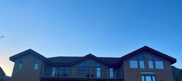 Casa Luna - Executive Lodging with Mountain Views ~5 min from LANL