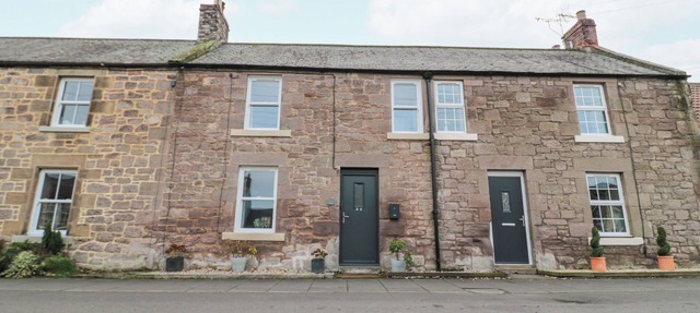 CASTLE KEEP, pet friendly, with open fire in Norham