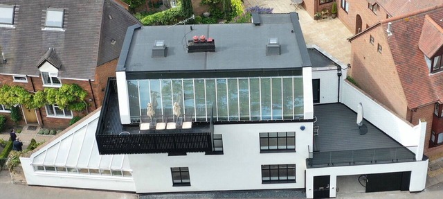 CASTLE VIEW, family friendly, character holiday cottage in Warwick