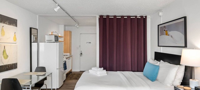 (CCL) Professional Studio w/Wi-Fi Perfect for Business Travelers