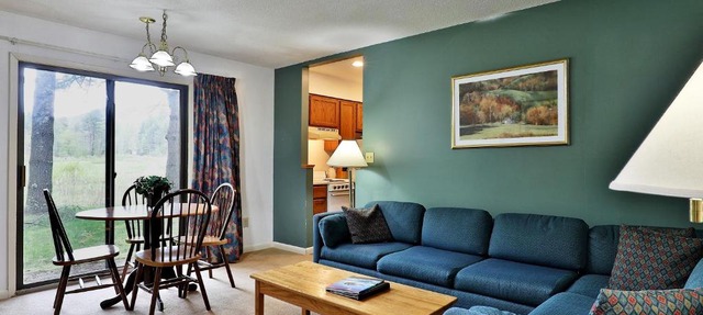 Cedarbrook Queen Suite 103