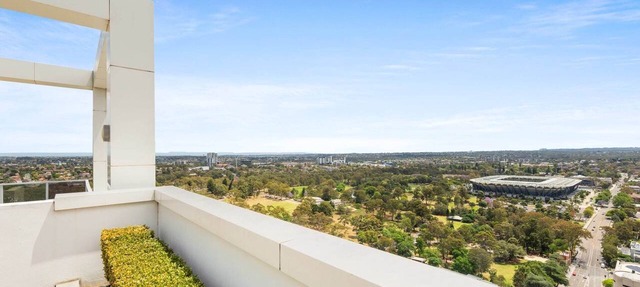 Central 2-Bed with Parking & Stunning Views