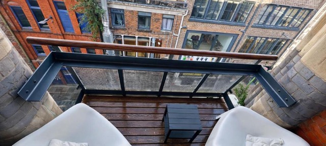 Central Apt + Balcony | Walk to Bars & Shops
