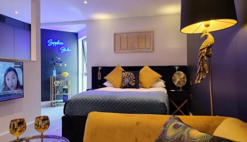 Central Boutique Studio (With Parking)