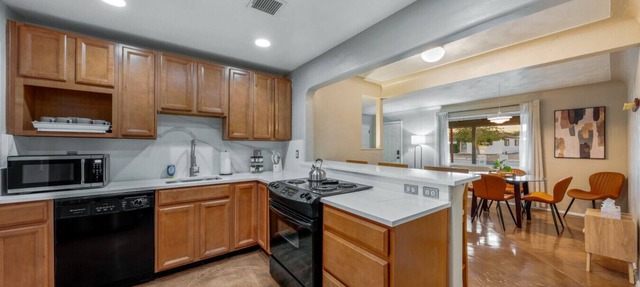 Central/Fire Pit/Fenced Backyard/4 BR 2 BA