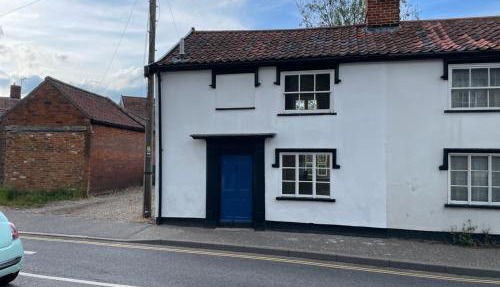 Central Grade 2 listed cottage