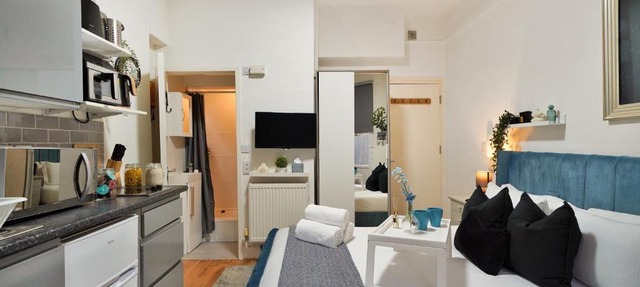 Central Harrow Studios 3mins to station!