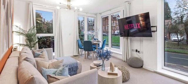 Central Hemel 2-Bed Flat with Secure Parking