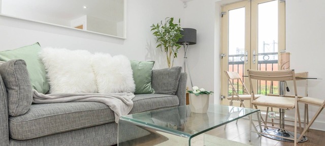 Central Leeds Duplex with Fantastic Canal Views - Pass the Keys
