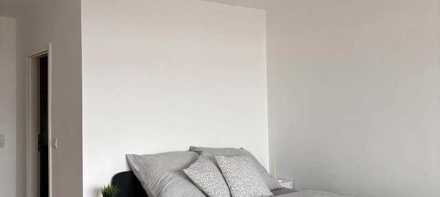 Central, modern studio apartment