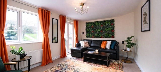 Central Nottingham Oasis Sleeps 9 With Parking