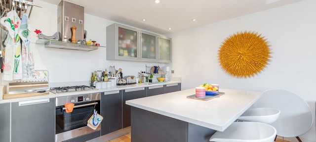 Central & Secure 2BR 2Bath flat minutes from the London Eye!