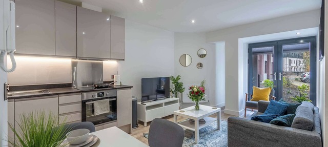 Central Solihull 1-Bed | Parking WiFi NEC