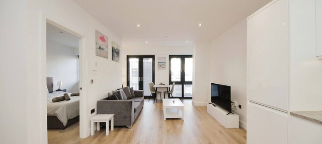 Central Solihull 1-Bed | Parking WiFi NEC