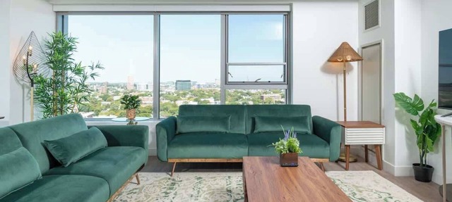 Central Square 3BR Condo with Downtown View, Gym and Parking! 8 Sleeps
