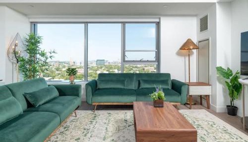 Central Square 3BR Condo with Downtown View Gym and Parking