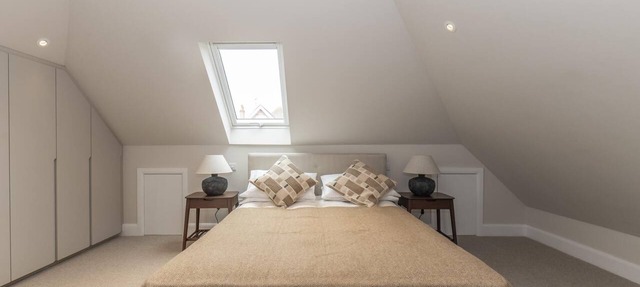 Central Surbiton Studio | Walk to Station - Pass the Keys
