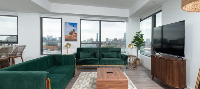 Central Upscale 2BR Condo wGym Office & Parking