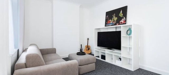 Centrally Located Flat - Sleeps 4 - King + Sofabed