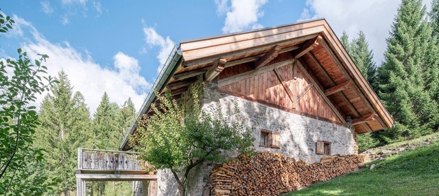 Chalet 'Baita El Deroch - Bellamonte' with Mountain View, Private Terrace and Private Garden