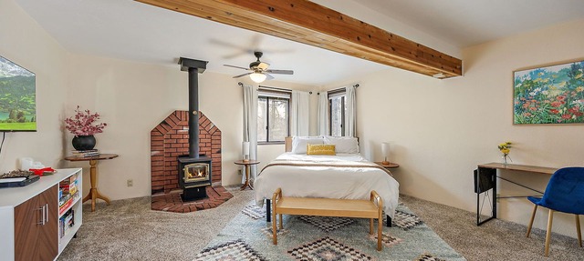 Chalet Cabin Near Rogue River: hiking, hunting, fishing, and rafting.