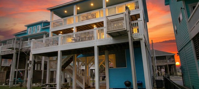 Changes in Latitudes: 2nd Row Gulf Views/4BR, Sleeps 14