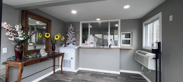Chaplin Inn & Suites