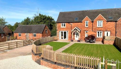 Character Cottage Nr Peak District and Alton Towers