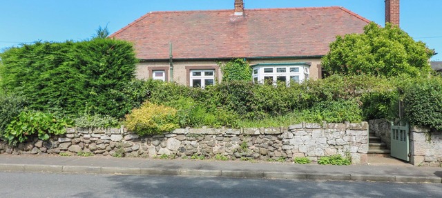 CHARLIES COTTAGE, pet friendly, character holiday cottage in Swinton