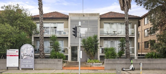 Charming 1-Bed with Fireplace by the Beach
