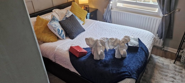 Charming 1-Bed Studio, parking, kitchen,WiFi