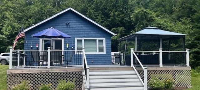 Charming 1-bedroom cottage on the border of Plainfield, Savoy, on Windsor Pond!