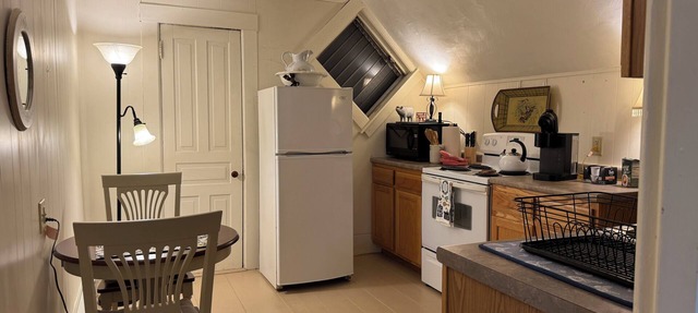 Charming 1-bedroom apartment with WiFi, AC in delightful Brattleboro