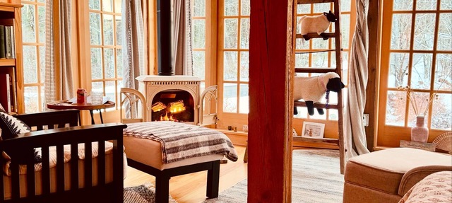 Charming 16x16 pine cabin in delightful Greenfield New Hampshire with WiFi