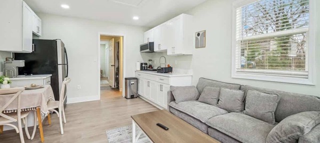 Charming 1BD 1BA, Central Loc!