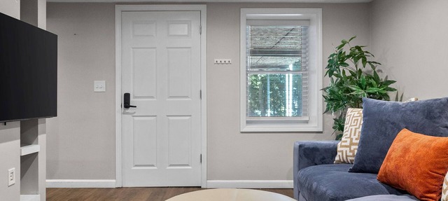 Charming 1BR apt -close to public transit -has parking -30min drive to BOS/Salem