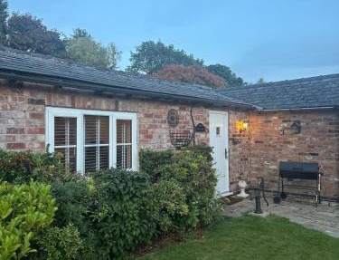 Charming 2-bed cottage in Peover, Cheshire East