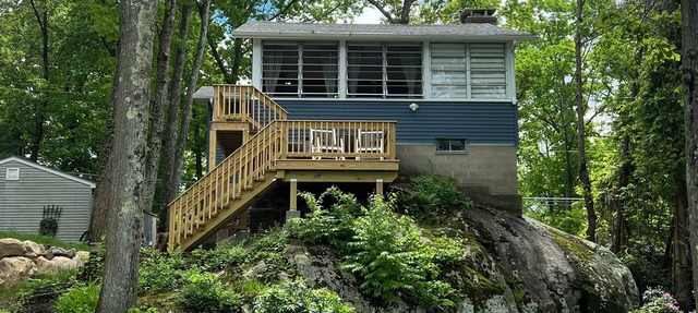 Charming 2-bedroom Lakehouse with Fishing Dock, AC, WiFi in nice Byram Township