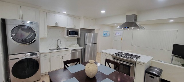 Charming 2-bedroom house with AC, WiFi in a great San Bernardino neighborhood