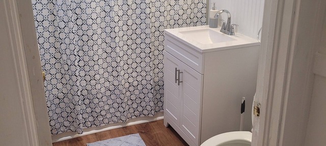 Charming 2-bedroom townhome in wonderful West Hartford near Blue Back Square!