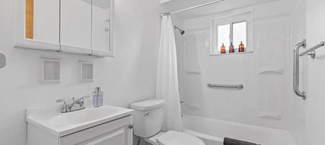 Charming 2-bedroom apartment with AC, WiFi in brilliant Pittsburgh