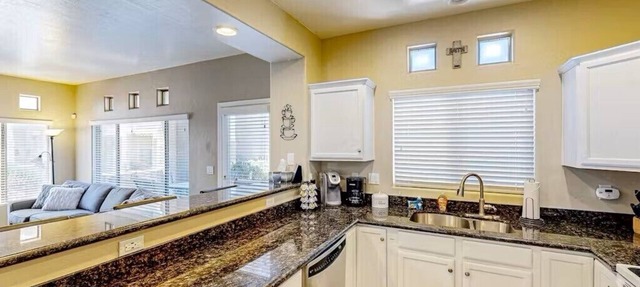 Charming 2-bedroom condo with AC, WiFi in serene Oro Valley